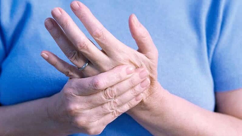 The cause of pain in the finger joint